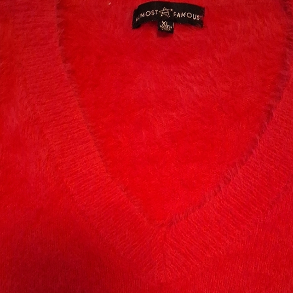 Almost Famous Vibrant Fuscia Fuzzy Knit - Picture 4 of 10